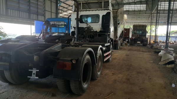 ขายรถหัวลาก 10 ล้อ 2 เพลา HINO 320 ปี.46 รถสวย ราคา1180000 สนใจรีบจองด่วน