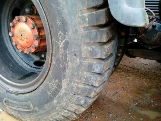 ขายรถหัวลาก 10 ล้อ 2 เพลา HINO 320 ปี.46 รถสวย ราคา1180000 สนใจรีบจองด่วน