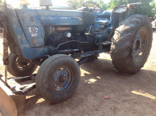 ขายFORD6600 ตามสภาพ มีใบดันหน้า ผานหลัง