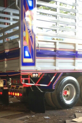 สิบล้อ1เพา ฮีโน่ FL1J212ปี43ยางเรเดียลใหม่10เส้น ช่วงยาว 6.50ม สภาพดีเดิมๆสวยจัด เสริมหล่อรอบคันมาหลายสิบหมื่น เล่มทะเบียนพร้อมโอน รถสภาพพร้อม..ขับไปใช้งานได้เลย ครับ