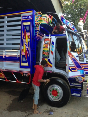 สิบล้อ1เพา ฮีโน่ FL1J212ปี43ยางเรเดียลใหม่10เส้น ช่วงยาว 6.50ม สภาพดีเดิมๆสวยจัด เสริมหล่อรอบคันมาหลายสิบหมื่น เล่มทะเบียนพร้อมโอน รถสภาพพร้อม..ขับไปใช้งานได้เลย ครับ