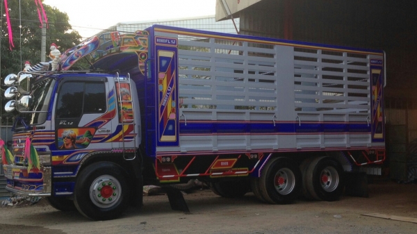 สิบล้อ1เพา ฮีโน่ FL1J212ปี43ยางเรเดียลใหม่10เส้น ช่วงยาว 6.50ม สภาพดีเดิมๆสวยจัด เสริมหล่อรอบคันมาหลายสิบหมื่น เล่มทะเบียนพร้อมโอน รถสภาพพร้อม..ขับไปใช้งานได้เลย ครับ