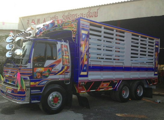 สิบล้อ1เพา ฮีโน่ FL1J212ปี43ยางเรเดียลใหม่10เส้น ช่วงยาว 6.50ม สภาพดีเดิมๆสวยจัด เสริมหล่อรอบคันมาหลายสิบหมื่น เล่มทะเบียนพร้อมโอน รถสภาพพร้อม..ขับไปใช้งานได้เลย ครับ