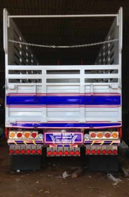 สิบล้อ1เพา ฮีโน่ FL1J212ปี43ยางเรเดียลใหม่10เส้น ช่วงยาว 6.50ม สภาพดีเดิมๆสวยจัด เสริมหล่อรอบคันมาหลายสิบหมื่น เล่มทะเบียนพร้อมโอน รถสภาพพร้อม..ขับไปใช้งานได้เลย ครับ