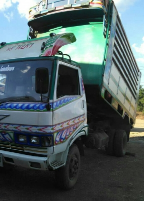 หกล้อ HiNo KM 777 ดั้มมีเนียม ค็อกเกษตร สภาพดีสวย แอร์เย็นๆพร้อใช้ ทะเบียนพร้อมโอน