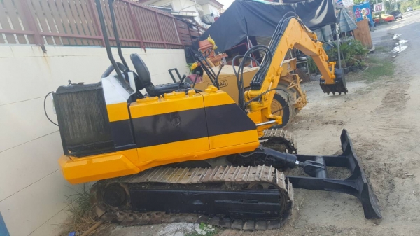 ขายรถแบคโฮ KOMATSU PC30-3 มีระบบหัวกระแทก ราคา 200000