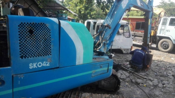 ขายรถแบคโฮ KOBELCO SK042 ปั๊มนิ้ว คอลโทรลสั้น ราคา 270000