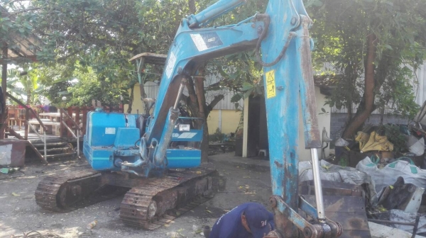 ขายรถแบคโฮ KOBELCO SK042 ปั๊มนิ้ว คอลโทรลสั้น ราคา 270000