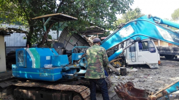 ขายรถแบคโฮ KOBELCO SK042 ปั๊มนิ้ว คอลโทรลสั้น ราคา 270000