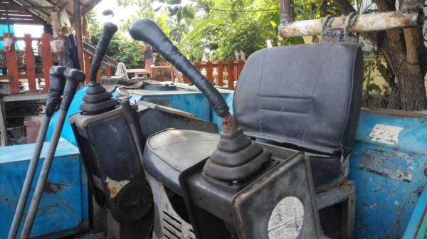 ขายรถแบคโฮ KOBELCO SK042 ปั๊มนิ้ว คอลโทรลสั้น ราคา 270000