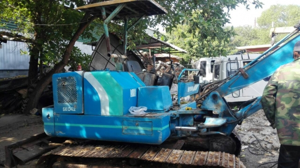 ขายรถแบคโฮ KOBELCO SK042 ปั๊มนิ้ว คอลโทรลสั้น ราคา 270000