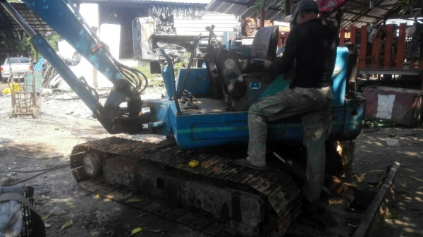 ขายรถแบคโฮ KOBELCO SK042 ปั๊มนิ้ว คอลโทรลสั้น ราคา 270000