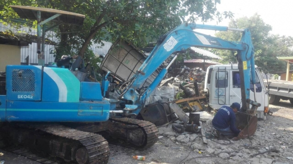 ขายรถแบคโฮ KOBELCO SK042 ปั๊มนิ้ว คอลโทรลสั้น ราคา 270000