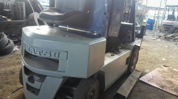 ขายรถโฟล์คลิฟต์ KOMATSU ยกได้ 2 ตัน เครื่องเบนซิน งาหมุนได้ 360 องศา ราคา 95000