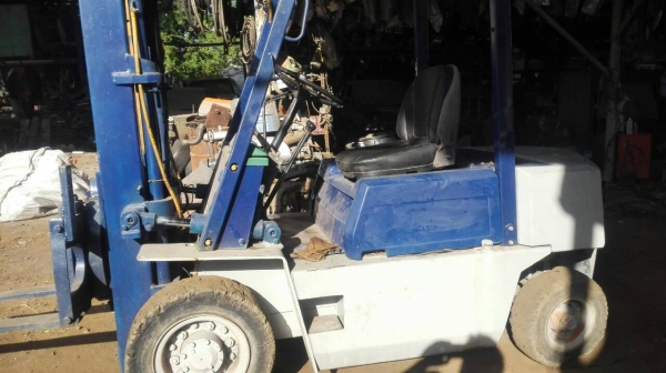 ขายรถโฟล์คลิฟต์ KOMATSU ยกได้ 2 ตัน เครื่องเบนซิน งาหมุนได้ 360 องศา ราคา 95000