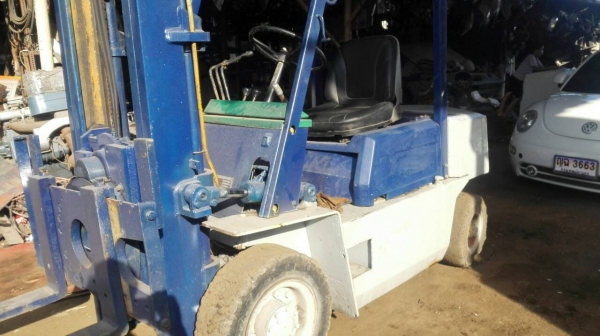 ขายรถโฟล์คลิฟต์ KOMATSU ยกได้ 2 ตัน เครื่องเบนซิน งาหมุนได้ 360 องศา ราคา 95000