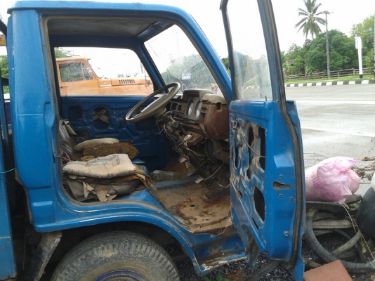 โตโยต้า BU 20 เครื่องดี แซสซีสวยคับ สีไม่สวยเบาะมีขาดคับ