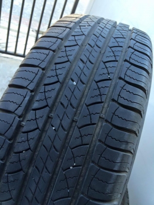 ขายยางขอบ 17"225/65R17 ปี 14 สวยมาก4เส้นขาย 4,800บาท ขายยางขอบ 17"225/65R17 ปี 14 สวยมาก4เส้นขาย 4,800บาท