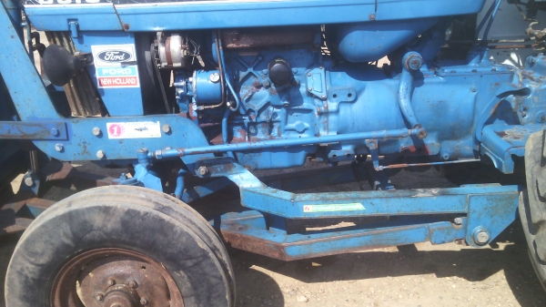 ขายรถไถ  ฟอรด์รุ่น6600 แท้เต็มตัวเสื้อลายท้ายใหญ่  เล่มทะเบียนพร้อมโอน0810076640