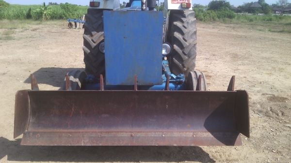 ขายรถไถ  ฟอรด์รุ่น6600 แท้เต็มตัวเสื้อลายท้ายใหญ่  เล่มทะเบียนพร้อมโอน0810076640