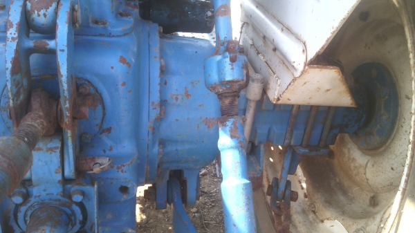 ขายรถไถ  ฟอรด์รุ่น6600 แท้เต็มตัวเสื้อลายท้ายใหญ่  เล่มทะเบียนพร้อมโอน0810076640