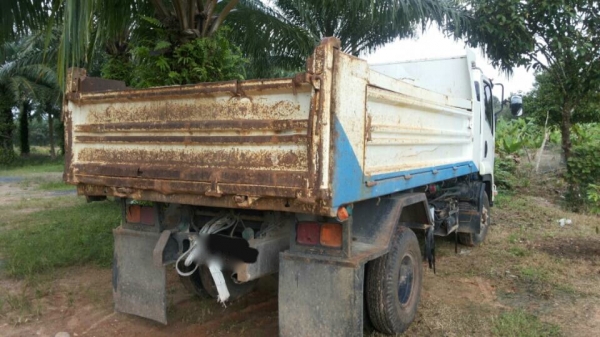 รถอีซูซุ 6 ล้อดั้ม FRR 190 แรงม้า  ปี 55.  ( รถวิ่ง 15x,xxx กม. )     สนใจติดต่อ  081 - 6079515