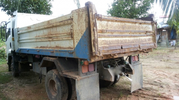 รถอีซูซุ 6 ล้อดั้ม FRR 190 แรงม้า  ปี 55.  ( รถวิ่ง 15x,xxx กม. )     สนใจติดต่อ  081 - 6079515