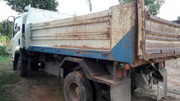 รถอีซูซุ 6 ล้อดั้ม FRR 190 แรงม้า  ปี 55.  ( รถวิ่ง 15x,xxx กม. )     สนใจติดต่อ  081 - 6079515