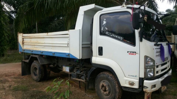 รถอีซูซุ 6 ล้อดั้ม FRR 190 แรงม้า  ปี 55.  ( รถวิ่ง 15x,xxx กม. )     สนใจติดต่อ  081 - 6079515