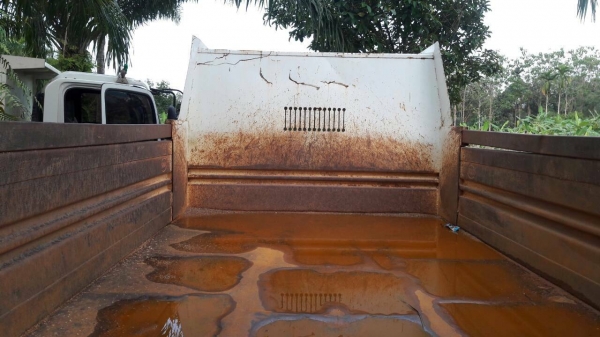 รถอีซูซุ 6 ล้อดั้ม FRR 190 แรงม้า  ปี 55.  ( รถวิ่ง 15x,xxx กม. )     สนใจติดต่อ  081 - 6079515