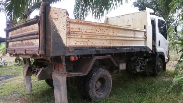 รถอีซูซุ 6 ล้อดั้ม FRR 210 แรงม้า  ปี 54.  ( รถวิ่ง 17x,xxx กม. )     สนใจติดต่อ  081 - 6079515