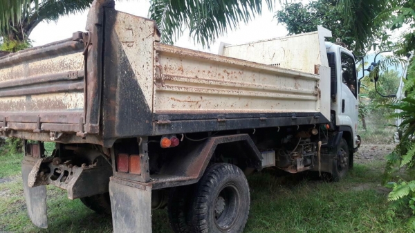 รถอีซูซุ 6 ล้อดั้ม FRR 210 แรงม้า  ปี 54.  ( รถวิ่ง 17x,xxx กม. )     สนใจติดต่อ  081 - 6079515