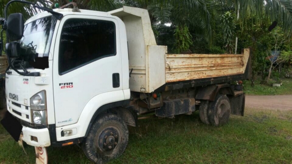 รถอีซูซุ 6 ล้อดั้ม FRR 210 แรงม้า  ปี 54.  ( รถวิ่ง 17x,xxx กม. )     สนใจติดต่อ  081 - 6079515