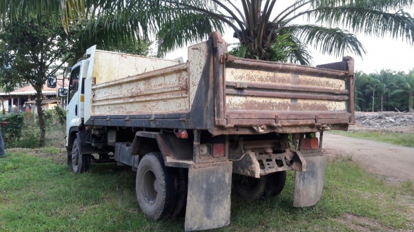 รถอีซูซุ 6 ล้อดั้ม FRR 210 แรงม้า  ปี 54.  ( รถวิ่ง 17x,xxx กม. )     สนใจติดต่อ  081 - 6079515