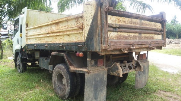 รถอีซูซุ 6 ล้อดั้ม FRR 210 แรงม้า  ปี 54.  ( รถวิ่ง 17x,xxx กม. )     สนใจติดต่อ  081 - 6079515