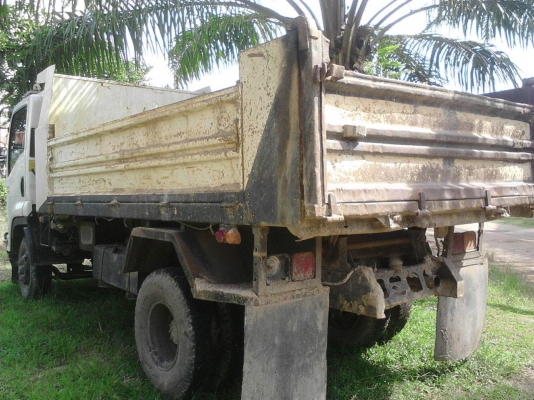 รถอีซูซุ 6 ล้อดั้ม FRR 210 แรงม้า  ปี 54.  ( รถวิ่ง 17x,xxx กม. )     สนใจติดต่อ  081 - 6079515