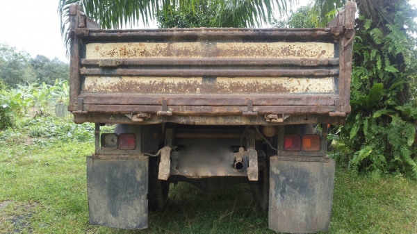 รถอีซูซุ 6 ล้อดั้ม FRR 210 แรงม้า  ปี 54.  ( รถวิ่ง 17x,xxx กม. )     สนใจติดต่อ  081 - 6079515