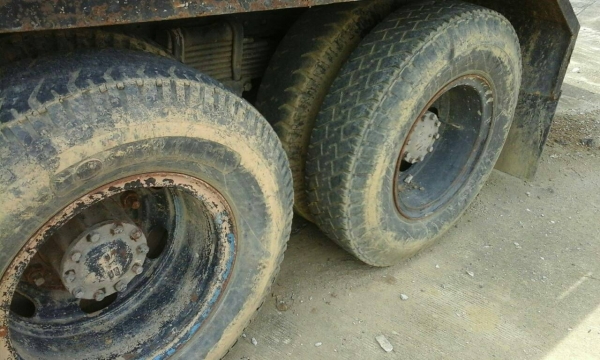 รถอีซูซุ 10 ล้อ ติดเฮี้ยบ 4 ตัน. / 275 แรงม้า.  ( รถประกอบ. )   สนใจติดต่อ  081 - 6079515