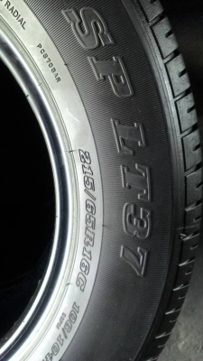 215/65R16 DUNLOP SP LT37 ปี2013 ชุด 4 เส้น tel.081-427-3941 ไอดีไลน์ autobot107
