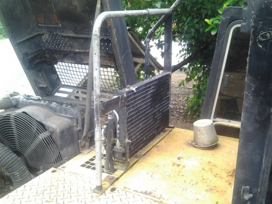 ขายรถแบคโฮ CAT E200B ราคา 450000