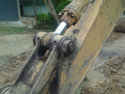 ขายรถแบคโฮ CAT E200B ราคา 450000