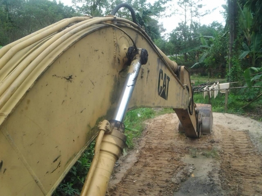 ขายรถแบคโฮ CAT E200B ราคา 450000