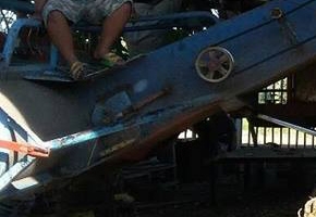 **420,000 บ.ต่อรอง/// รถเกี่ยวนวดข้าว แบบอุ้ม ศักดิ์พัฒนาฯ บิ๊ก37 อุ้ม2.5ตัน ตัวเดิน12HT พร้อมใช้งาน **ขาย ศักดิ์พัฒนาการเกษตร บิ๊ก37 รถเกี่ยวนวดข้าวแบบอุ้ม 2.5ตัน(อุ้มแปลง) ช่วงล่างใหญ่ สภาพดี พร้อมใช้งาน ราคาเบา ศักดิ์พัฒนาฯ รุ่น บิ๊ก37 อุ้ม2.5ตัน(อุ้มแ