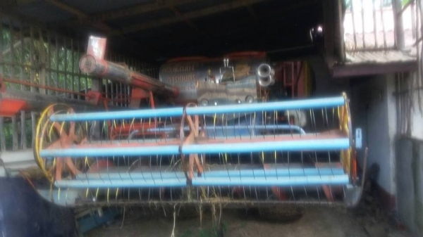 **420,000 บ.ต่อรอง/// รถเกี่ยวนวดข้าว แบบอุ้ม ศักดิ์พัฒนาฯ บิ๊ก37 อุ้ม2.5ตัน ตัวเดิน12HT พร้อมใช้งาน **ขาย ศักดิ์พัฒนาการเกษตร บิ๊ก37 รถเกี่ยวนวดข้าวแบบอุ้ม 2.5ตัน(อุ้มแปลง) ช่วงล่างใหญ่ สภาพดี พร้อมใช้งาน ราคาเบา ศักดิ์พัฒนาฯ รุ่น บิ๊ก37 อุ้ม2.5ตัน(อุ้มแ