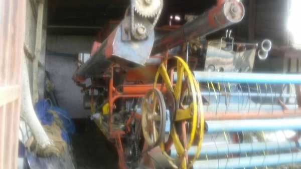 **420,000 บ.ต่อรอง/// รถเกี่ยวนวดข้าว แบบอุ้ม ศักดิ์พัฒนาฯ บิ๊ก37 อุ้ม2.5ตัน ตัวเดิน12HT พร้อมใช้งาน **ขาย ศักดิ์พัฒนาการเกษตร บิ๊ก37 รถเกี่ยวนวดข้าวแบบอุ้ม 2.5ตัน(อุ้มแปลง) ช่วงล่างใหญ่ สภาพดี พร้อมใช้งาน ราคาเบา ศักดิ์พัฒนาฯ รุ่น บิ๊ก37 อุ้ม2.5ตัน(อุ้มแ