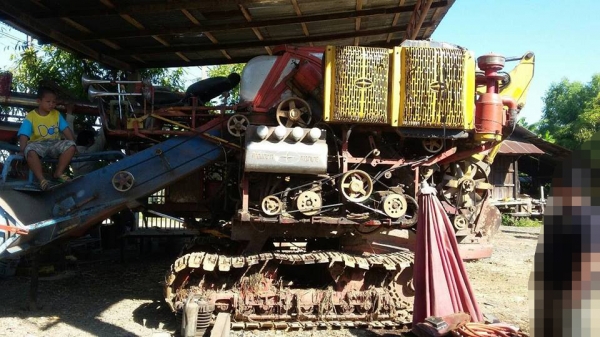 **420,000 บ.ต่อรอง/// รถเกี่ยวนวดข้าว แบบอุ้ม ศักดิ์พัฒนาฯ บิ๊ก37 อุ้ม2.5ตัน ตัวเดิน12HT พร้อมใช้งาน **ขาย ศักดิ์พัฒนาการเกษตร บิ๊ก37 รถเกี่ยวนวดข้าวแบบอุ้ม 2.5ตัน(อุ้มแปลง) ช่วงล่างใหญ่ สภาพดี พร้อมใช้งาน ราคาเบา ศักดิ์พัฒนาฯ รุ่น บิ๊ก37 อุ้ม2.5ตัน(อุ้มแ