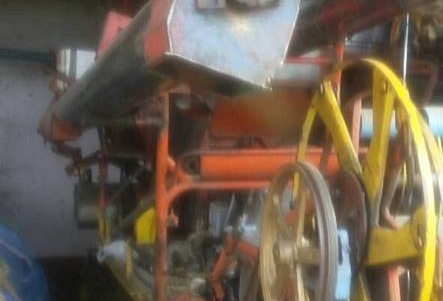 **420,000 บ.ต่อรอง/// รถเกี่ยวนวดข้าว แบบอุ้ม ศักดิ์พัฒนาฯ บิ๊ก37 อุ้ม2.5ตัน ตัวเดิน12HT พร้อมใช้งาน **ขาย ศักดิ์พัฒนาการเกษตร บิ๊ก37 รถเกี่ยวนวดข้าวแบบอุ้ม 2.5ตัน(อุ้มแปลง) ช่วงล่างใหญ่ สภาพดี พร้อมใช้งาน ราคาเบา ศักดิ์พัฒนาฯ รุ่น บิ๊ก37 อุ้ม2.5ตัน(อุ้มแ