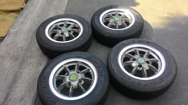 แม๊กกล้วย ขอบ12 4รู110 พร้อมยางปี14 (1คู่)