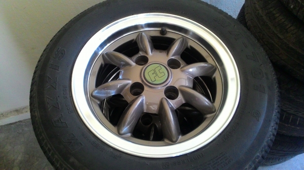 แม๊กกล้วย ขอบ12 4รู110 พร้อมยางปี14 (1คู่)