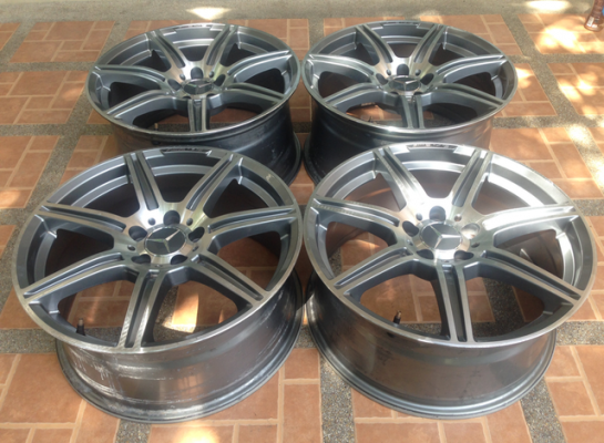 ล้อ AMG ขอบ18 หน้า 8 หลัง 9 สภาพสวย ไม่เคยซ่อม ราคาไม่แพง ล้อ AMG ขอบ18 หน้า 8 หลัง 9 สภาพสวย ไม่เคยซ่อม ราคาไม่แพง